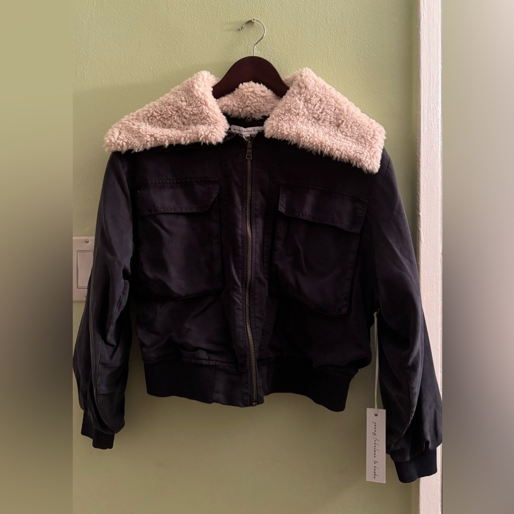 Dark navy, cropped jacket with removable collar